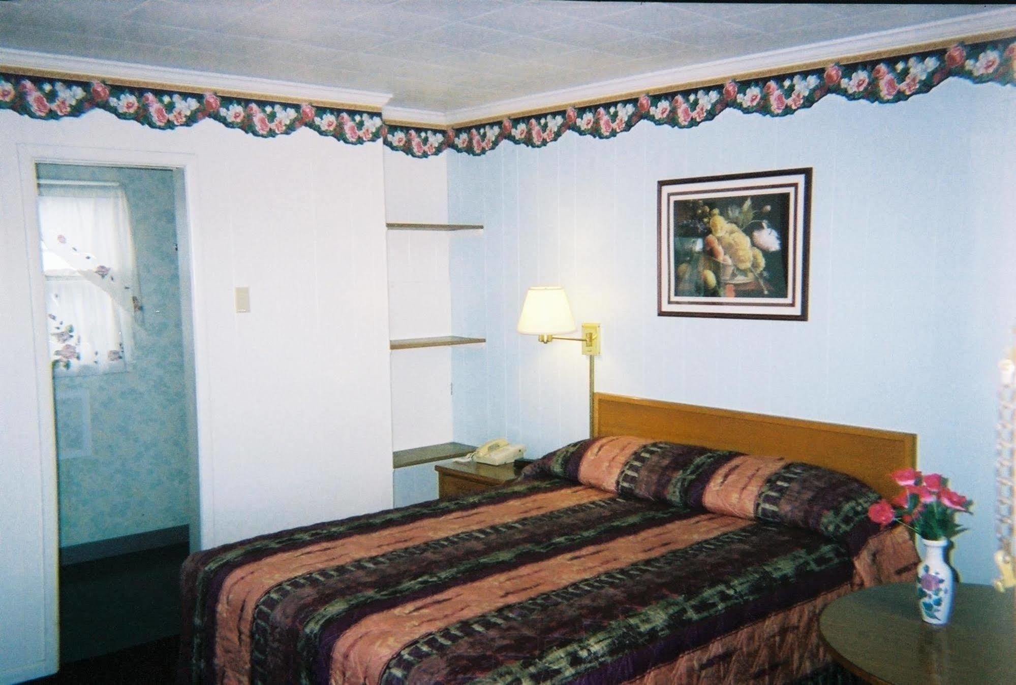 Rainbow Motel Montpelier Экстерьер фото